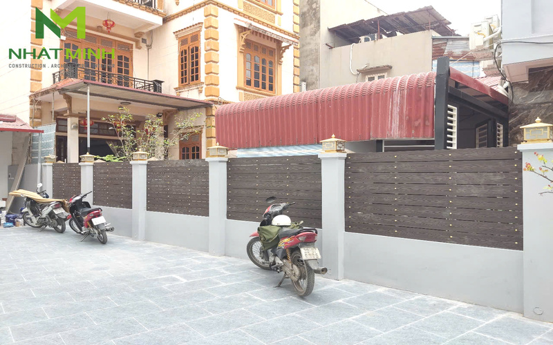 Thi công hàng rào gỗ nhựa ngoài trời