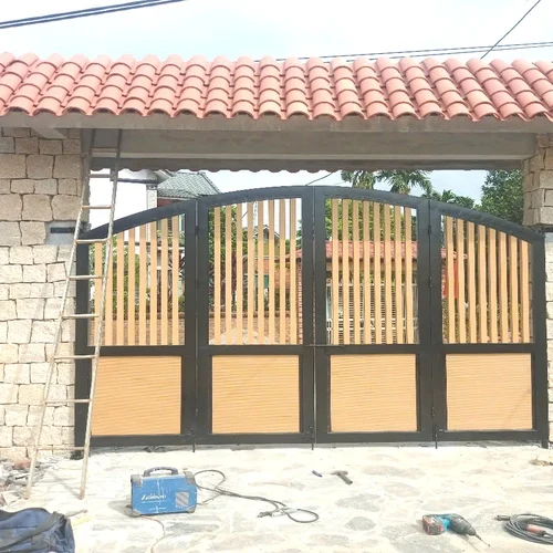 Thi công cổng gỗ nhựa ngoài trời ở Ba Vì, Hà Nội