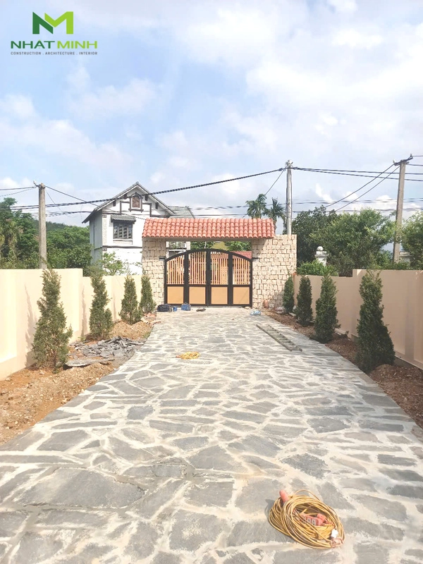 Thi công cổng gỗ nhựa ngoài trời ở Ba Vì, Hà Nội